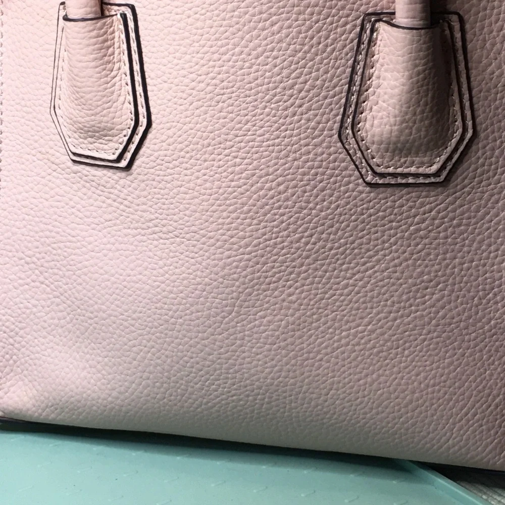 Elegant Pink Leather Handbag with Crossbody Strap - Picture 5 of 13